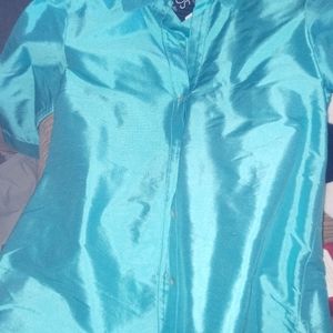 Sara Campbell 💯 silk NWT button up